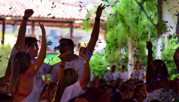 Guia prático de como organizar uma festa de confraternização de empresa