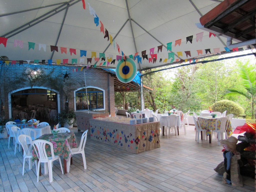 Como organizar uma festa junina ao ar livre